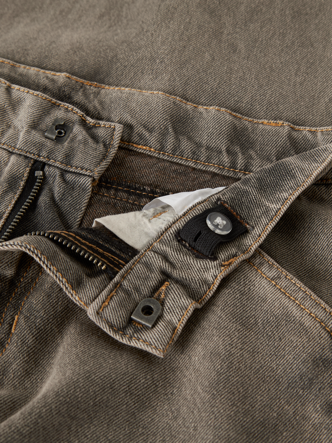 model_shot-front_full